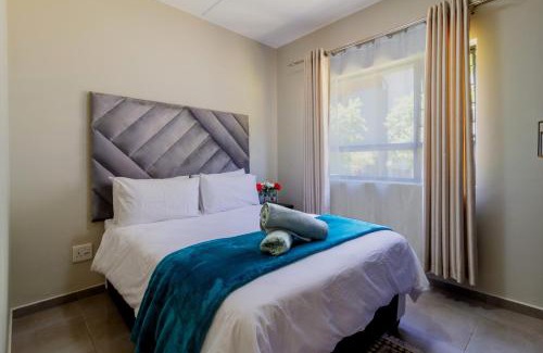 Greater Johannesburg Metropolitan Area Apartment | The 2 Bedroom WaterfallRidge Nest next to Mall of Africa