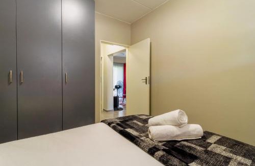 Greater Johannesburg Metropolitan Area Apartment | The 2 Bedroom WaterfallRidge Nest next to Mall of Africa