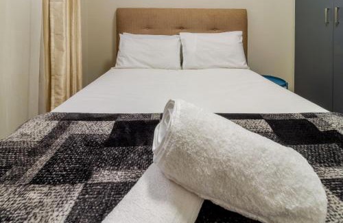 Greater Johannesburg Metropolitan Area Apartment | The 2 Bedroom WaterfallRidge Nest next to Mall of Africa