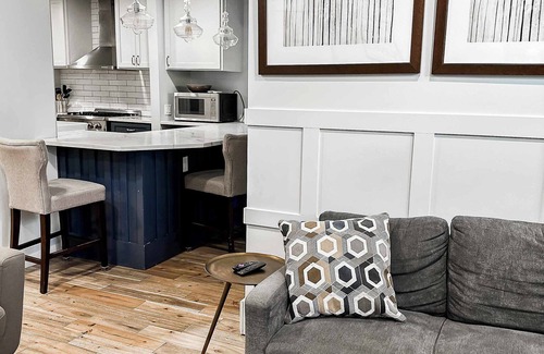 Lower Burns Park House | The 4M Golden House #9 - Beautiful Apt Minutes from Downtown!