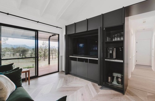 Glen Davis House | The Alice Escape by Contemporary Hotels