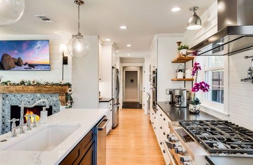 Kessler House | The Allison House: Historic Dallas Home w/Pool and Hot Tub in Quiet Neighborhood