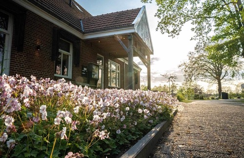 Kotten House | The Amalia is a 4-bed vacation home with a cozy homey living room, an open kitchen, 2 bedrooms, a generous outdoor space, and a hot tub.
