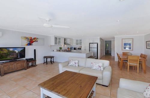 Avoca Beach Apartment | The Ambassador 9 Views!