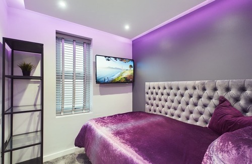 Everton Apartment | The Amethyst Modern Apartment