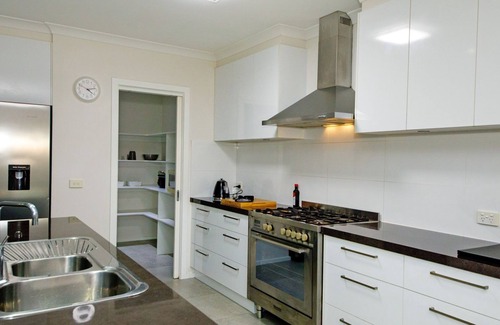 Yarrawonga House | The Anchorage so close to Lake Mulwala and walking/running trails.