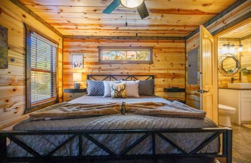 Pickens House | The Animal Crossing -Direct ATV trail access, hot tub, and fire pit near Hochatown