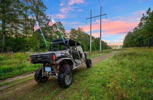 Pickens House | The Animal Crossing -Direct ATV trail access, hot tub, and fire pit near Hochatown