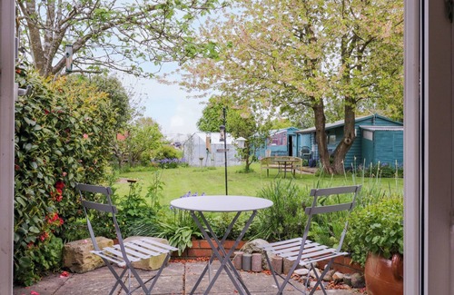 Thorrington Cottage | THE ANNEX, romantic, with a garden in Thorrington