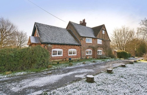 Maidstone Apartment | The Annexe -Studio apartment with hot tub in a rural location nr to Leeds Castle