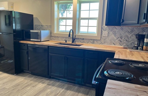 Mammoth Spring House | The Archer House - 1 Block from Spring River. 2 Bedrooms + Loft Bedroom!