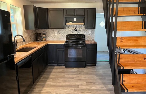 Mammoth Spring House | The Archer House - 1 Block from Spring River. 2 Bedrooms + Loft Bedroom!