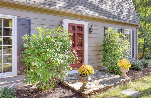 Drayton House | The Artist's Bungalow Cozy 2-bedroom house surrounded by woods in Spartanburg