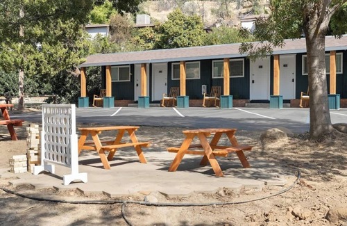 Three Rivers Apartment | The Atwell at the Sequoia Motel