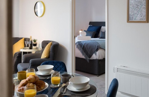 York Apartment | The Aura Suite