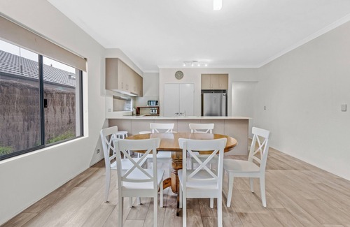 Geographe House | The Aurora – A Comfortable 4 BRM Family Getaway