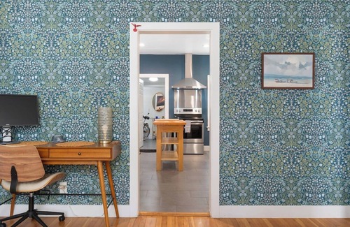 Garfield Apartment | The aviary | Walkable W/BBQ and fire pit
