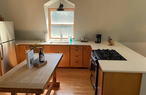 Mount Vernon House | The Barn Apartment at Avon Acres - Amazing View, incredible Sunsets and HOT TUB!
