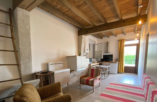 Saubrigues House | The barn of Pintouquet consists of four apartments and a studio.