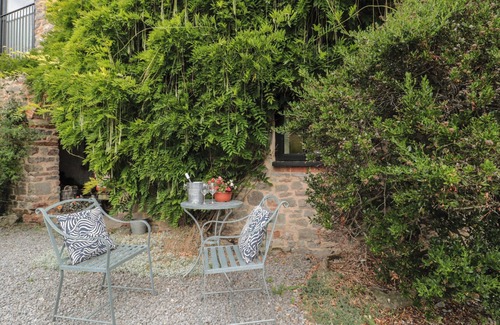 Axbridge Cottage | THE BARN, pet friendly, country holiday cottage in Compton Bishop