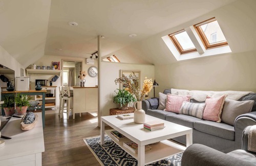 Ampney Crucis Apartment | The Barn | Romantic Cotswolds Stay for Two