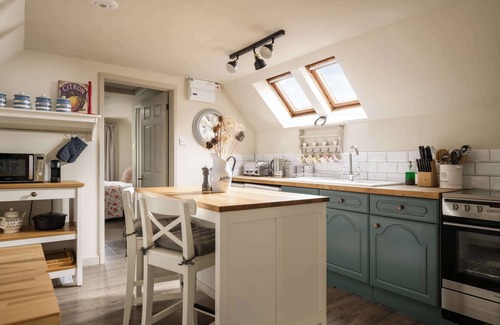 Ampney Crucis Apartment | The Barn | Romantic Cotswolds Stay for Two