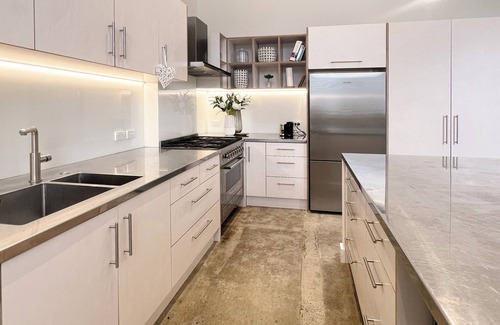 Wellington House | THE BARRACKS – THE OLD MT COOK POLICE STATIONnPet friendly, free parking 4 cars