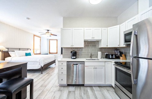 Historic Seaport Apartment | The Bartlum Luxury Studio In Prime Location