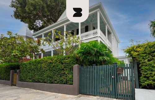 Historic Seaport Apartment | The Bartlum Luxury Studio In Prime Location