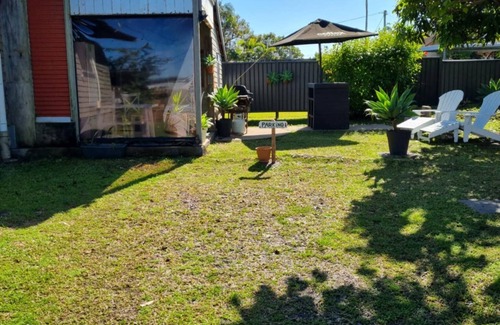 Woodridge Apartment | The Batch. Granny flat, close to Diggers RSL & Sunday Markets, GoldCoast line.