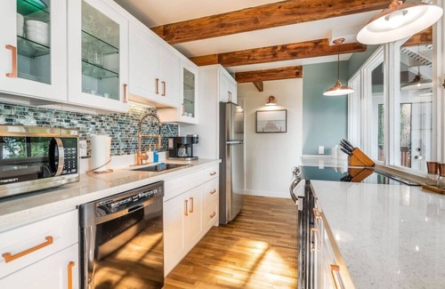 Bremerton House | The BayView Rendezvous - w/Beach Access & Kayaks