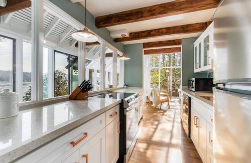 Bremerton House | The BayView Rendezvous - w/Beach Access & Kayaks