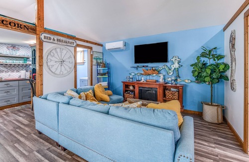 Aransas Pass Cabin | The Beach Cabin awaits! Nearby fishing, shopping, resturants, & the beach