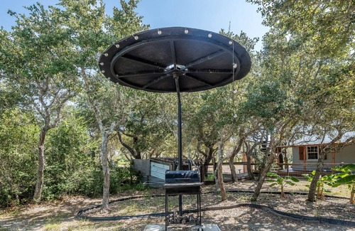 Aransas Pass Cabin | The Beach Cabin awaits! Nearby fishing, shopping, resturants, & the beach
