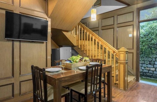Old Manali House | The Bear Creek Luxury 2BHK Villa at Mall Road Manalin