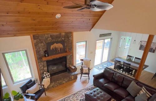 Chestnut Springs Cabin | The Bear’s Den at Wintergreen- 4 bedroom