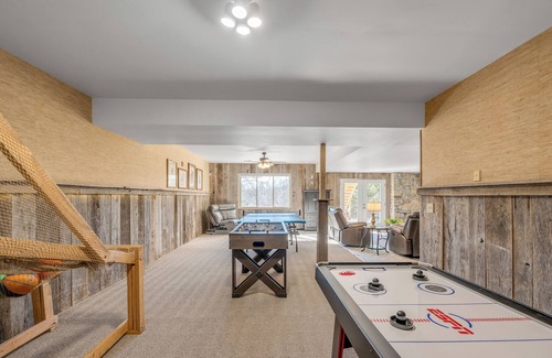 Willisburg House | The Belle LUX KY Bourbon Trail-Hot tub-Hiking Trails on over 120 acres!