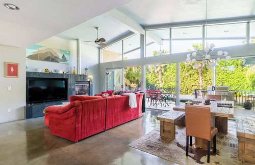 Desert Hot Springs House | The Bellini Pool Haus Magical Oasis in the Desert