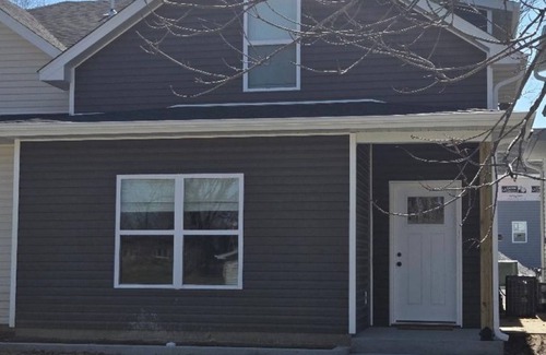 Hallsville House | The Benjamin House, Comfortable Townhouse with small town feel