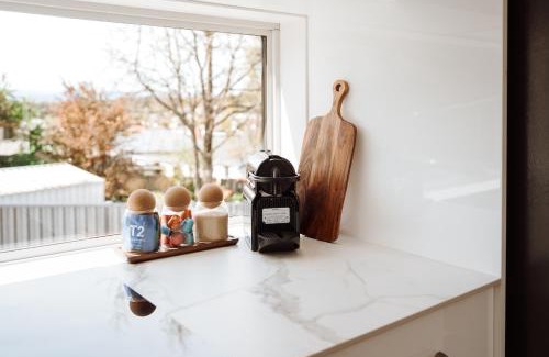 South Launceston House | The Bennett Loft, a modern Launceston hideaway