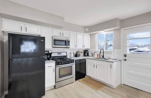 Columbus House | The Berkeley Bungalow | Great for Extended Stays!