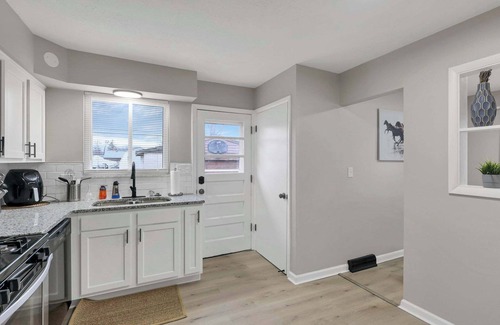 Columbus House | The Berkeley Bungalow | Great for Extended Stays!