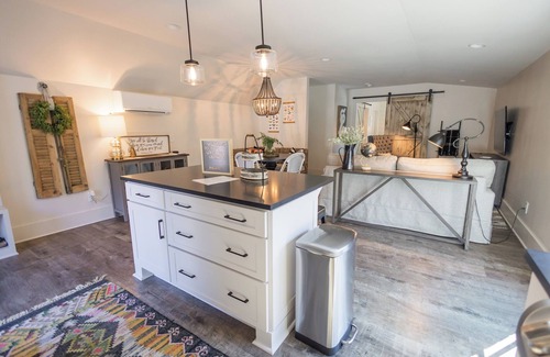Franklin Apartment | The best of Franklin! Beautiful listing on private acreage & minutes to downtown