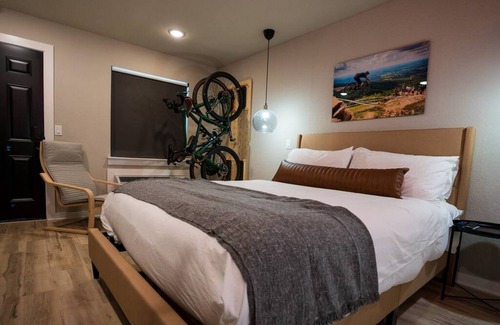 Bentonville Cabin | The Bike Inn #2, Back 40, Double Room