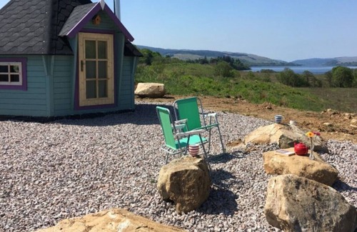 Dalmally Cabin | The Bird Hide - Romantic Wood Cabin in a spectacular lochside setting