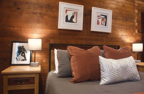 Laurel Hotel | The Birmingham Room- The Buzzard's Roost Inn