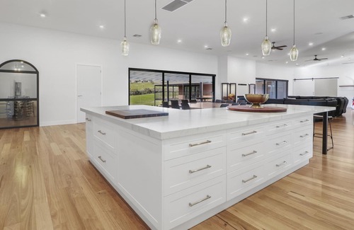Goughs Bay House | The Black Lambe - Luxury Escape in Mansfield