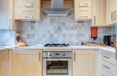 Oxford Apartment | The Blenheim Suite Vanbrugh 2 | Oxford Holiday Let | 2 Beds & Sleeps 4