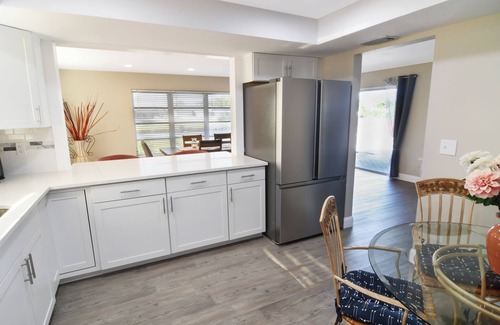 Oakland Hills House | The Blooming Sanctuary - 3br with pool and EV-Charger