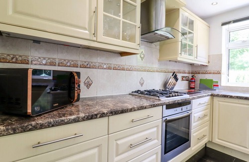 High Wycombe House | THE BLOSSOM WOODS, family friendly, with a garden in Downley